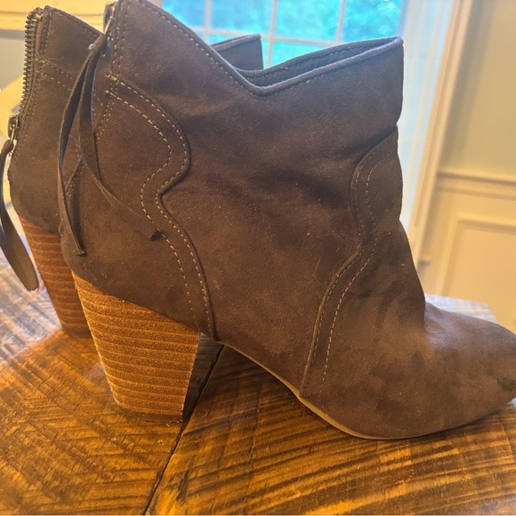 Women’s Suede Heeled Booties - Picture 4 of 8